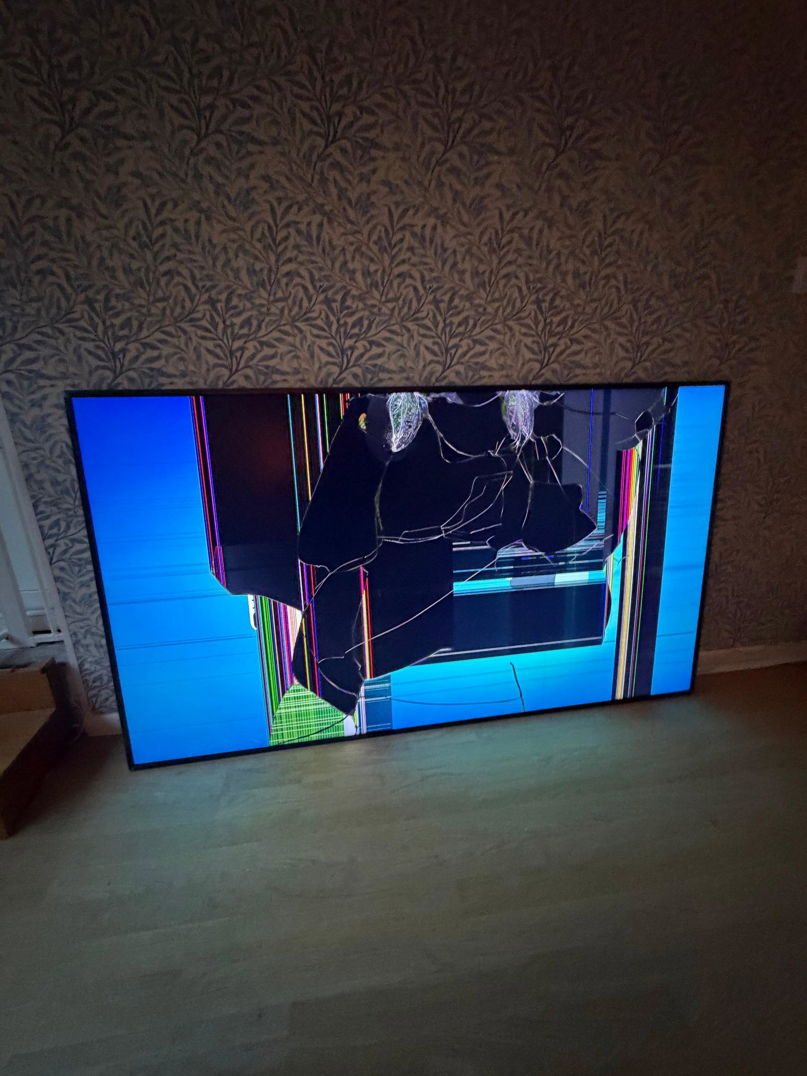 Jävla PostNord alltså, va fan håller dem på med i Göteborg? Nästan varenda grej som levereras är försenad och transportskad 🤬🤬🤬