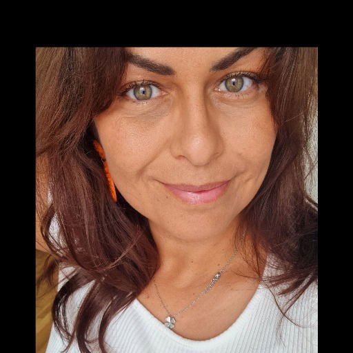 Karla  Flores profil