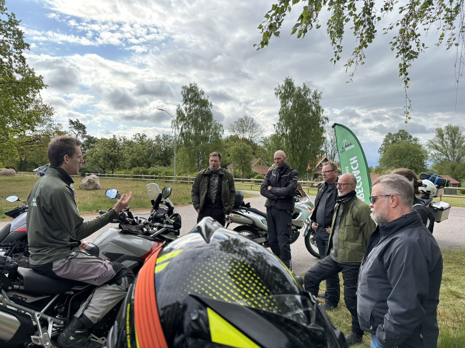 Gruskurs i Småland, Bas steg 1–2 — maj