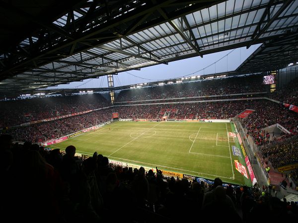 Bild av RheinEnergieSTADION